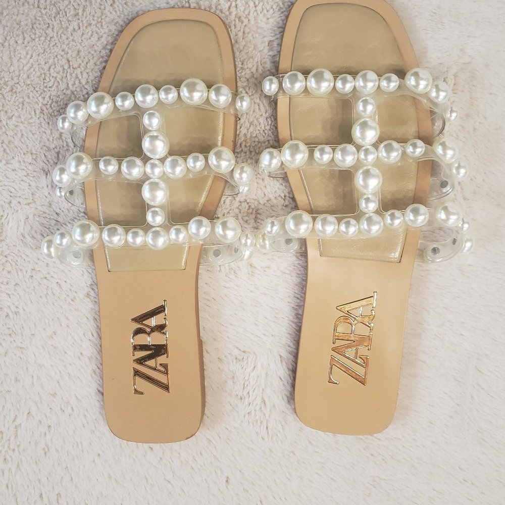 ZARA FLAT VINYL PEARL BEAD SANDALS Size 6